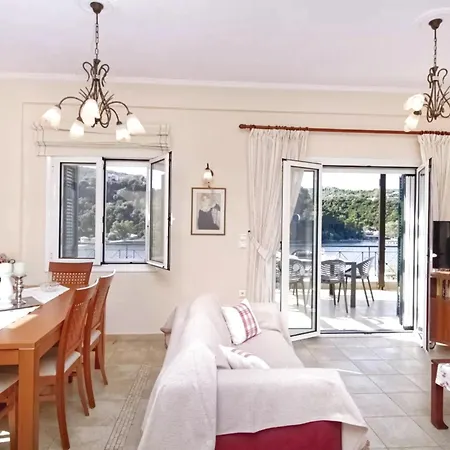 Argiri - Seafront Luxury Villa, P-pool, Seaviews, Walk To 别墅