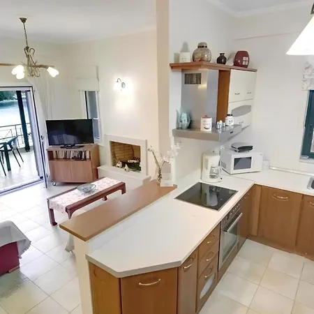 Argiri - Seafront Luxury Villa, P-pool, Seaviews, Walk To *