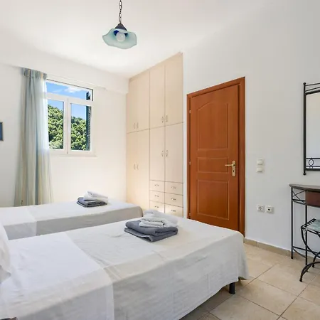 Vilă Argiri Meganisi - Seafront Luxury Villa, P-pool, Seaviews, Walk To Spartokhórion