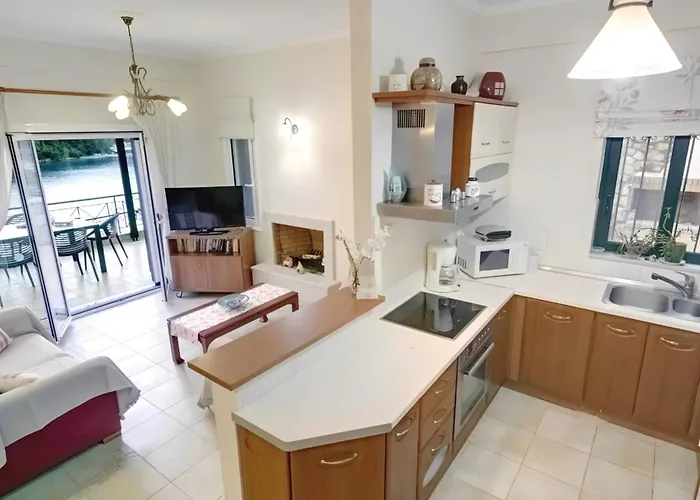 Argiri - Seafront Luxury Villa, P-pool, Seaviews, Walk To *