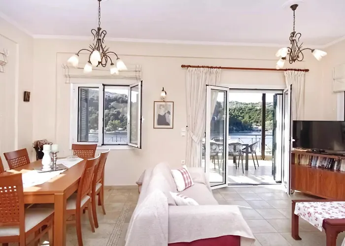 Argiri - Seafront Luxury Villa, P-pool, Seaviews, Walk To 빌라