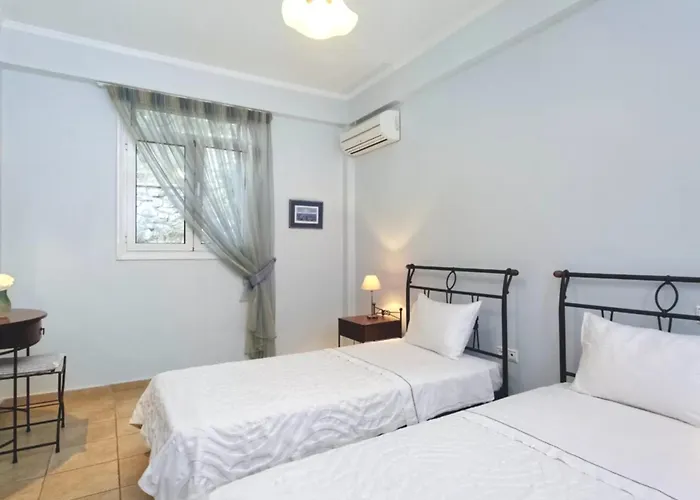 빌라 Argiri - Seafront Luxury Villa, P-pool, Seaviews, Walk To *