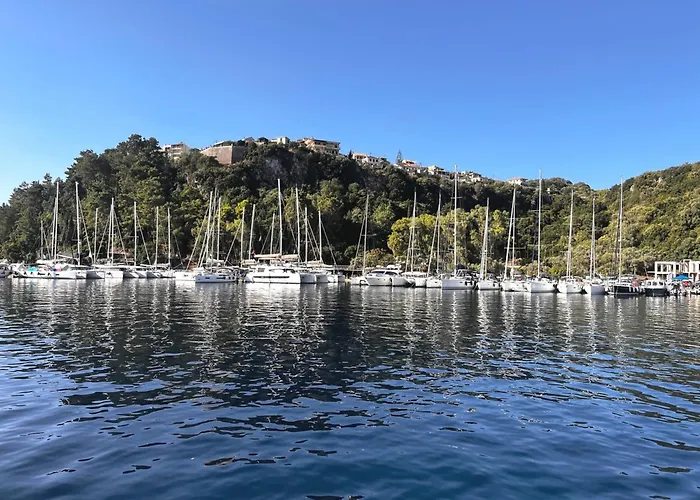 Vilă Argiri - Seafront Luxury Villa, P-pool, Seaviews, Walk To